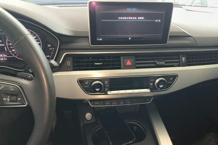 Used Audi A4L 2019 40 TFSI Fashion Edition China VI Emission Standard Audio And AC Panel