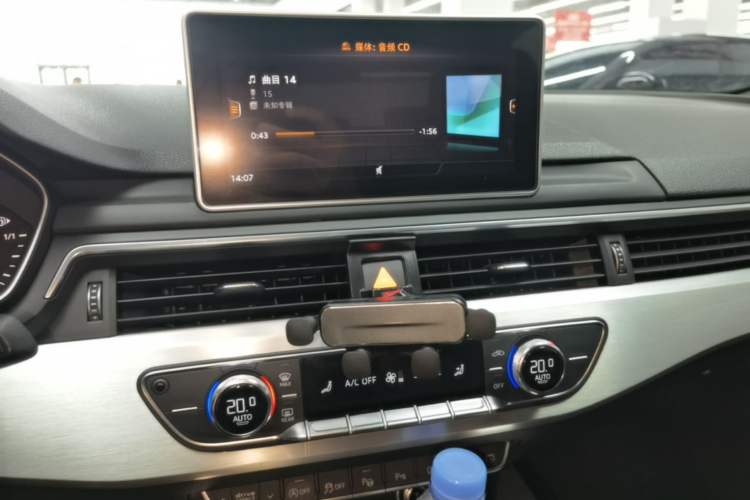 Used Audi A4L 2019 40 TFSI Sporty Version China VI Audio And AC Panel