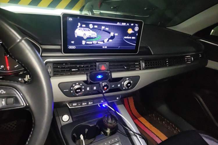 Used Audi A4L 2019 40 TFSI Fashion Edition China VI Emission Standard Audio And AC Panel