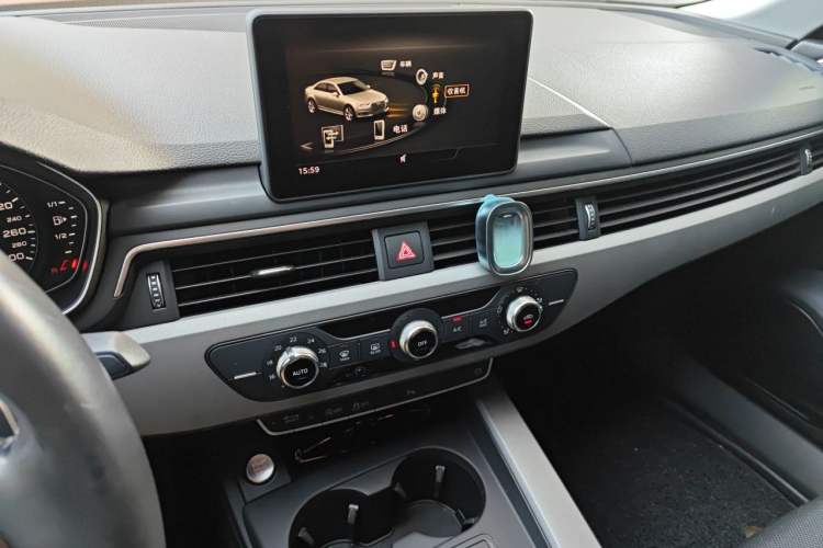 Used Audi A4L 2019 40 TFSI Ambition China VI Audio And AC Panel