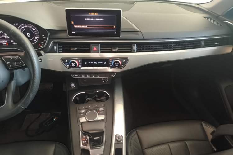 Used Audi A4L 2019 40 TFSI Fashion Edition China VI Emission Standard Audio And AC Panel