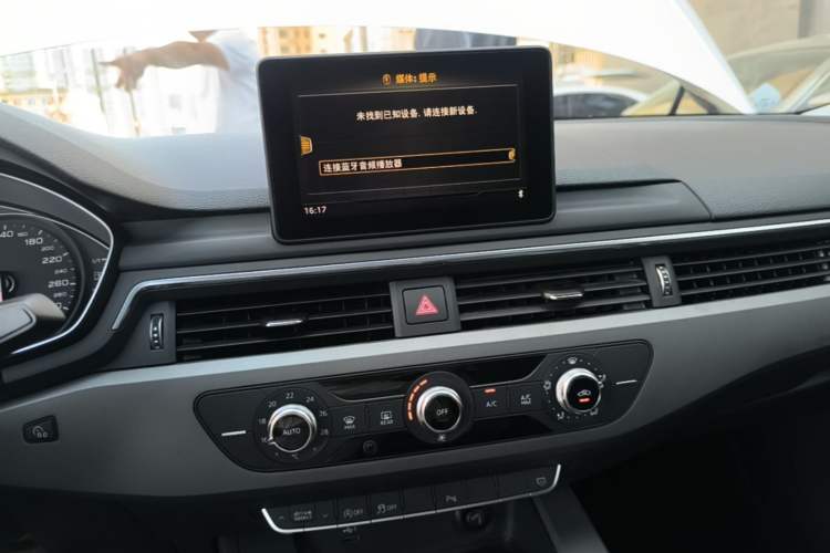 Used Audi A4L 2019 40 TFSI Ambition China VI Audio And AC Panel