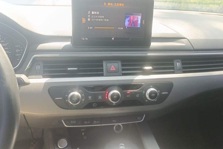 Used Audi A4L 2019 40 TFSI Ambition Version China V Audio And AC Panel