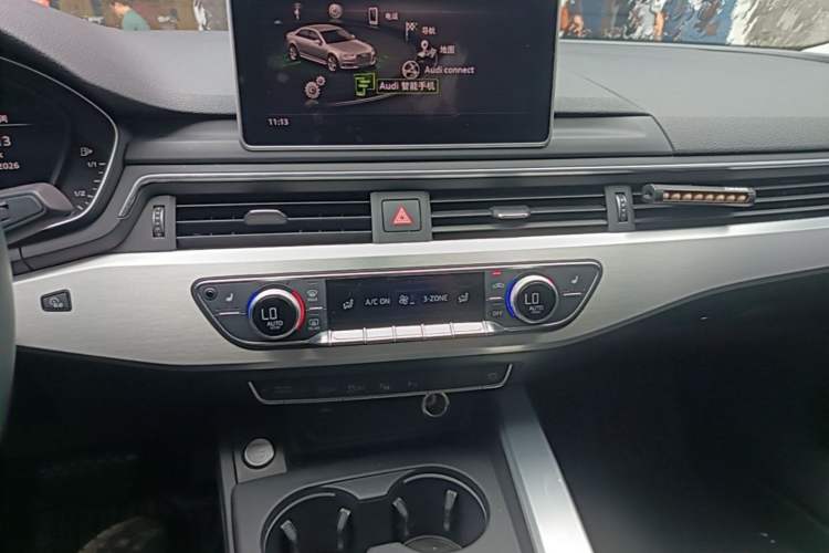 Used Audi A4L 2019 40 TFSI Fashion Version China V Audio And AC Panel