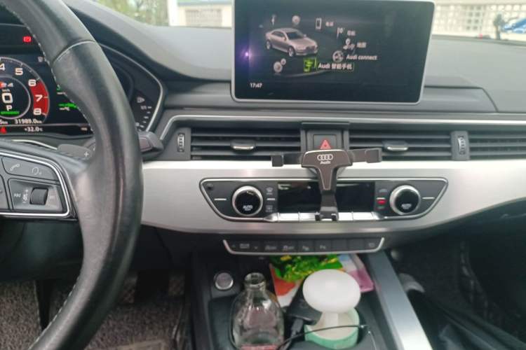Used Audi A4L 2019 40 TFSI Fashion Edition China VI Emission Standard Audio And AC Panel