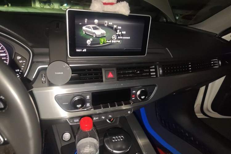 Used Audi A4L 2019 40 TFSI Fashion Version China V Audio And AC Panel