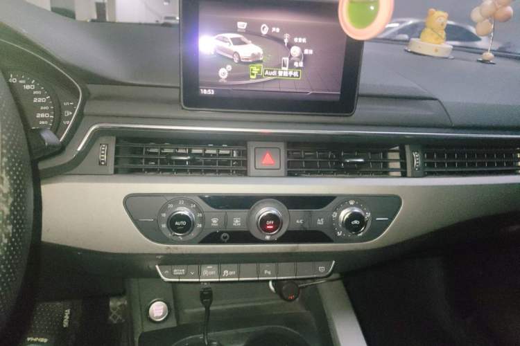 Used Audi A4L 2019 40 TFSI Ambition China VI Audio And AC Panel