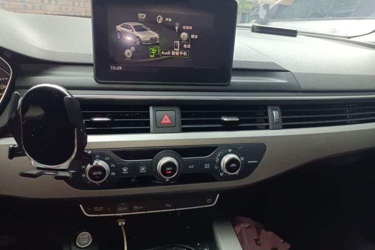 Used Audi A4L 2019 40 TFSI Ambition China VI Audio And AC Panel