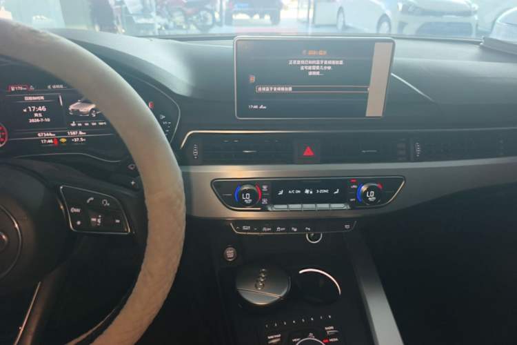 Used Audi A4L 2019 40 TFSI Fashion Edition China VI Emission Standard Audio And AC Panel