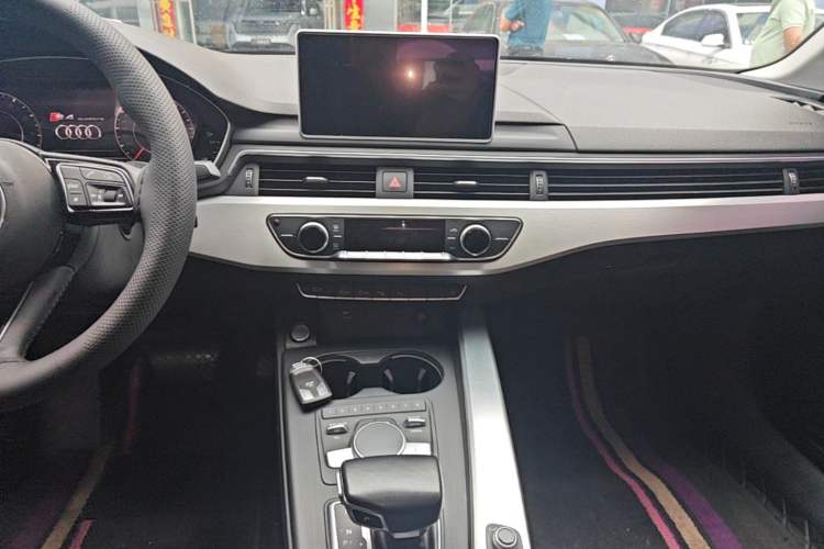 Used Audi A4L 2019 40 TFSI Fashion Edition China VI Emission Standard Audio And AC Panel