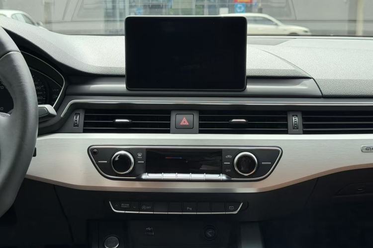 Used Audi A4L 2019 45 TFSI quattro Individual Sport Edition China VI Audio And AC Panel