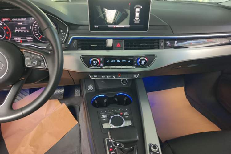 Used Audi A4L 2019 40 TFSI Fashion Edition China VI Emission Standard Audio And AC Panel