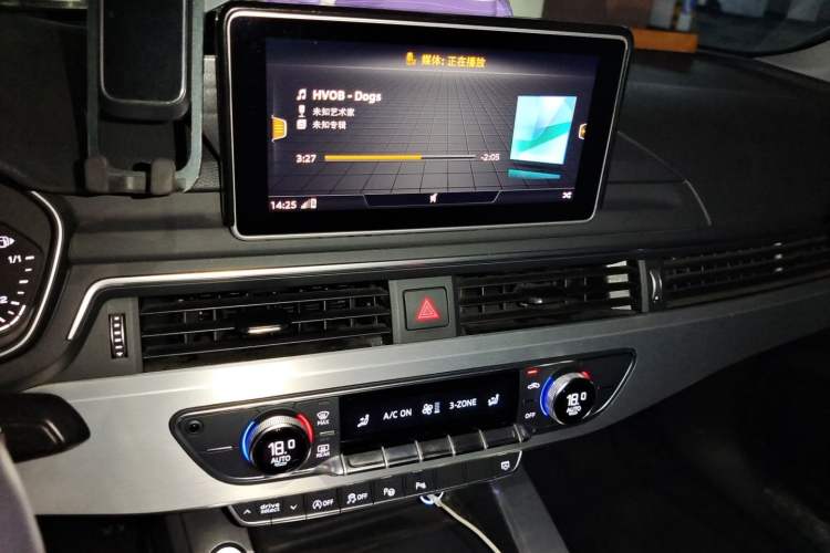 Used Audi A4L 2019 40 TFSI Fashion Edition China VI Emission Standard Audio And AC Panel