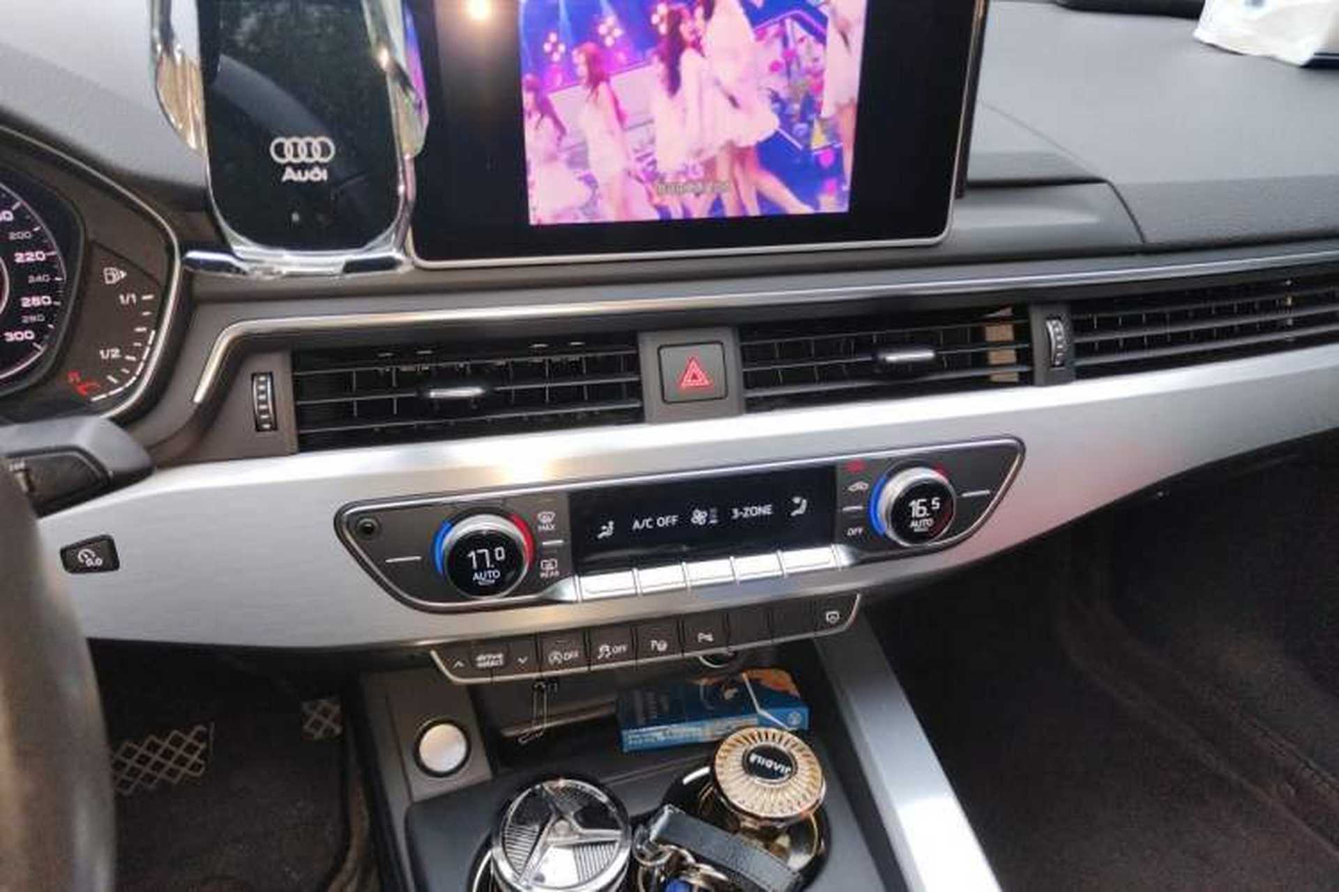 Used Audi A4L 2019 40 TFSI Fashion Edition China VI Emission Standard Audio And AC Panel