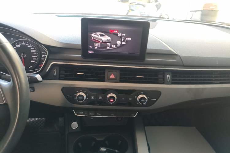 Used Audi A4L 2019 40 TFSI Ambition China VI Audio And AC Panel