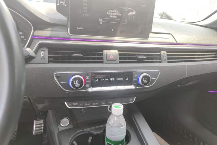 Used Audi A4L 2019 40 TFSI Fashion Version China V Audio And AC Panel
