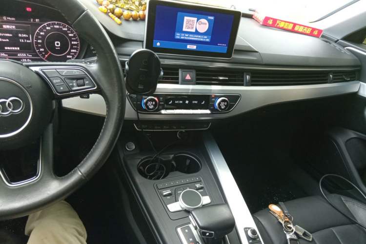 Used Audi A4L 2019 40 TFSI Fashion Edition China VI Emission Standard Audio And AC Panel