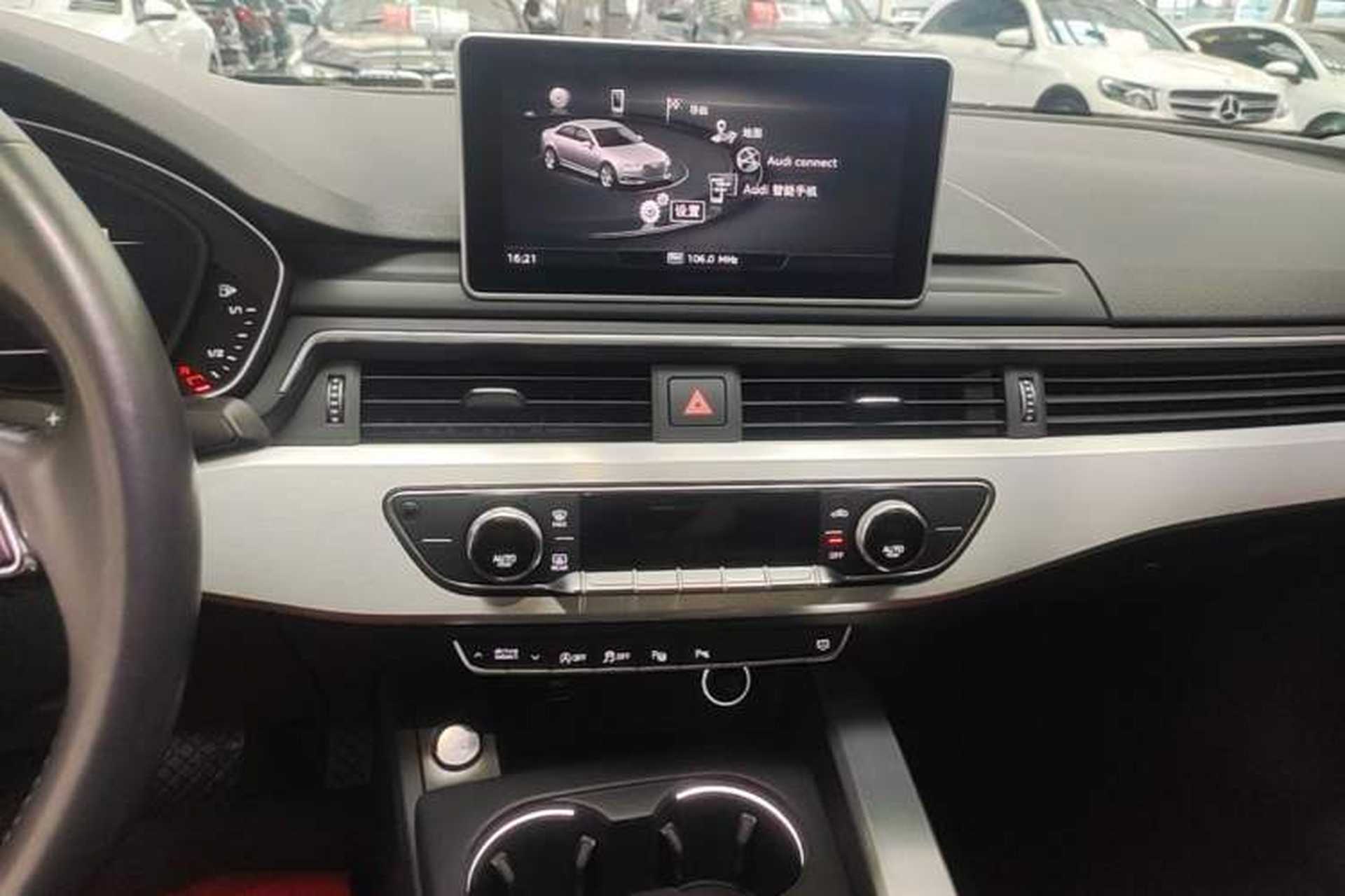 Used Audi A4L 2019 40 TFSI Fashion Edition China VI Emission Standard Audio And AC Panel