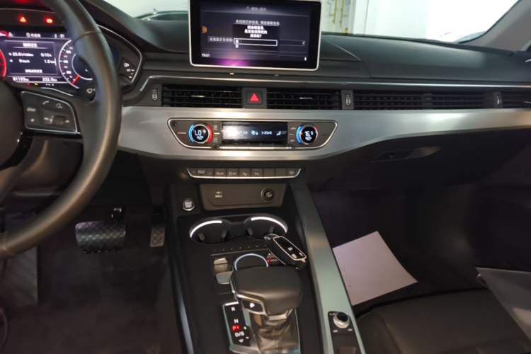 Used Audi A4L 2019 40 TFSI Fashion Version China V Audio And AC Panel