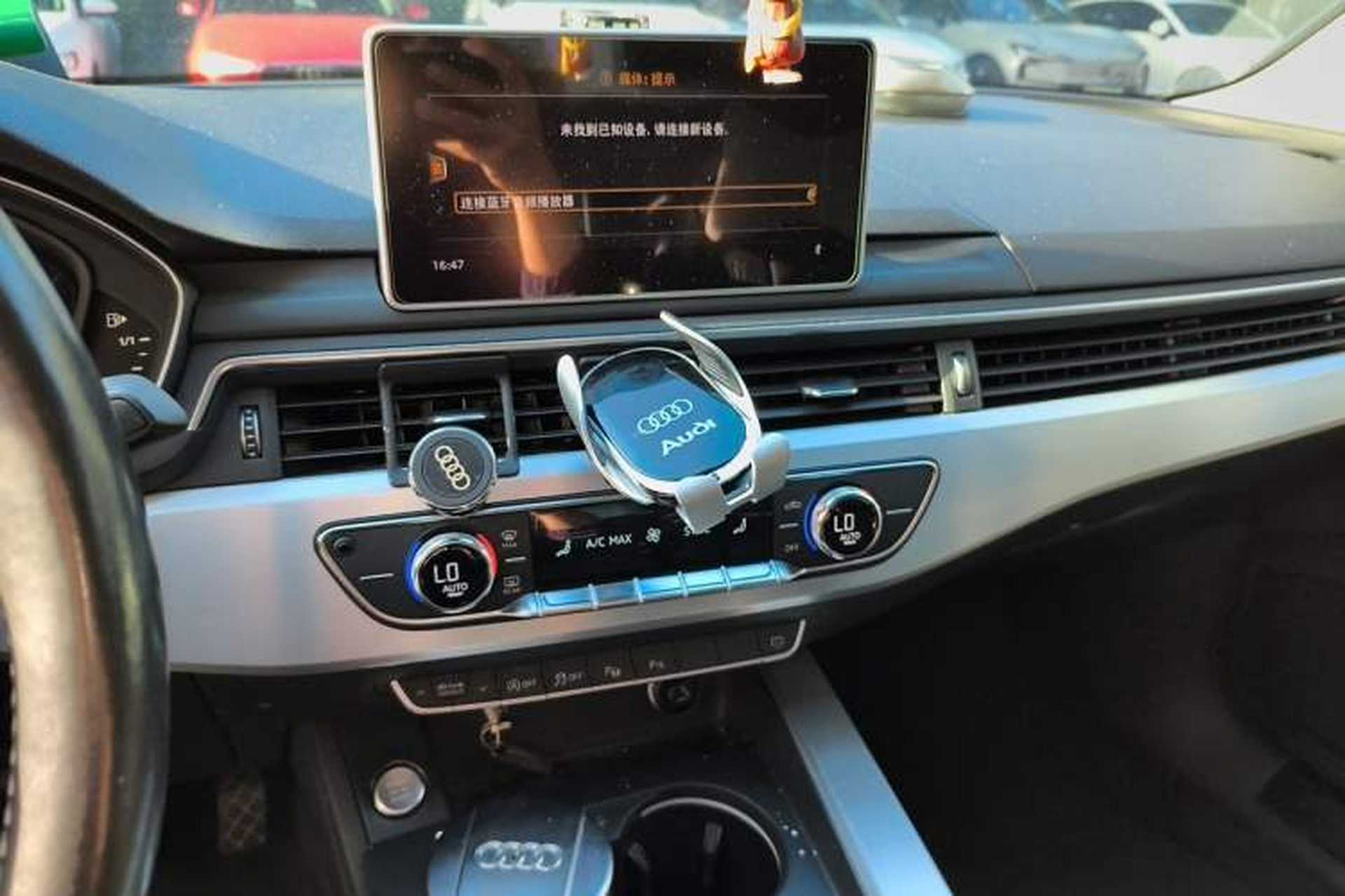 Used Audi A4L 2019 40 TFSI Fashion Edition China VI Emission Standard Audio And AC Panel