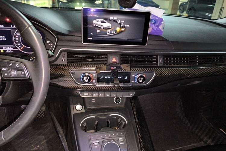 Used Audi A4L 2019 40 TFSI Fashion Edition China VI Emission Standard Audio And AC Panel