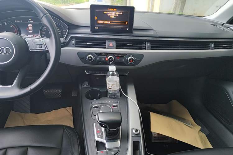 Used Audi A4L 2019 40 TFSI Ambition China VI Audio And AC Panel