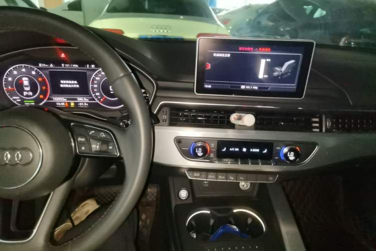 Used Audi A4L 2019 40 TFSI Fashion Edition China VI Emission Standard Audio And AC Panel