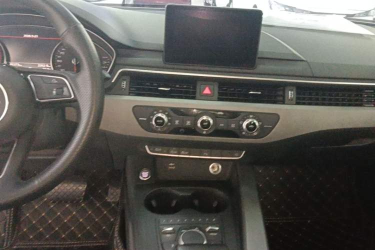 Used Audi A4L 2019 40 TFSI Ambition China VI Audio And AC Panel