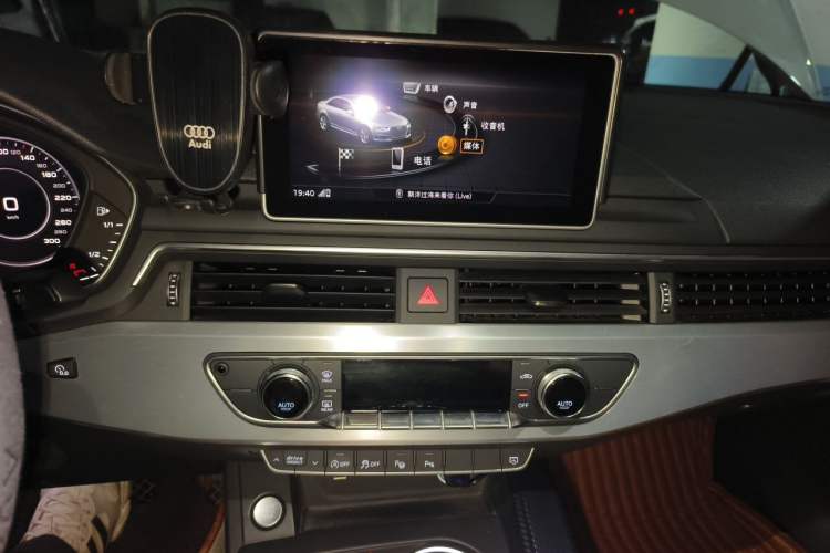 Used Audi A4L 2019 40 TFSI Fashion Version China V Audio And AC Panel