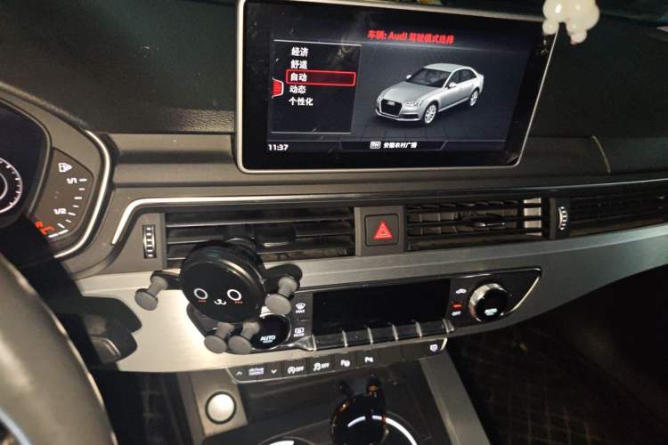 Used Audi A4L 2019 40 TFSI Fashion Edition China VI Emission Standard Audio And AC Panel