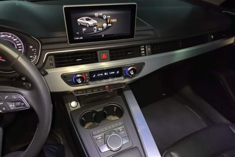 Used Audi A4L 2019 40 TFSI Fashion Version China V Audio And AC Panel