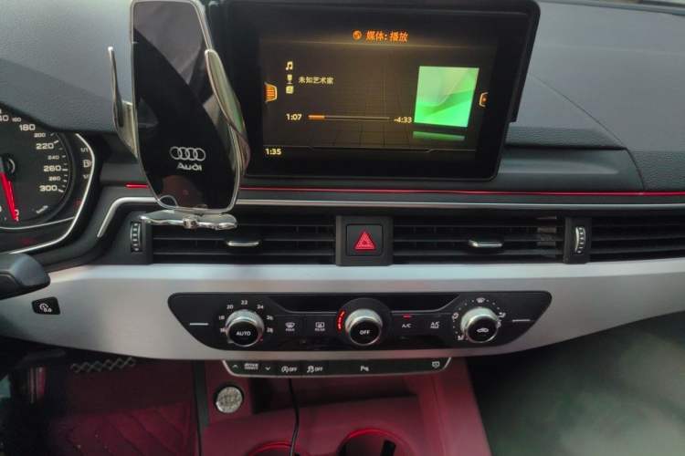 Used Audi A4L 2019 40 TFSI Ambition China VI Audio And AC Panel