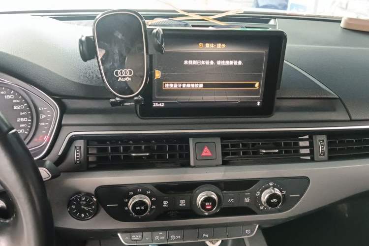 Used Audi A4L 2019 40 TFSI Ambition China VI Audio And AC Panel