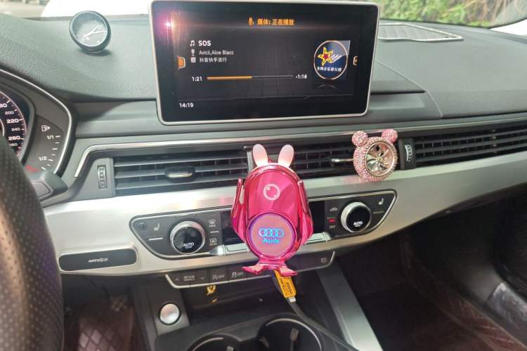 Used Audi A4L 2019 40 TFSI Fashion Version China V Audio And AC Panel