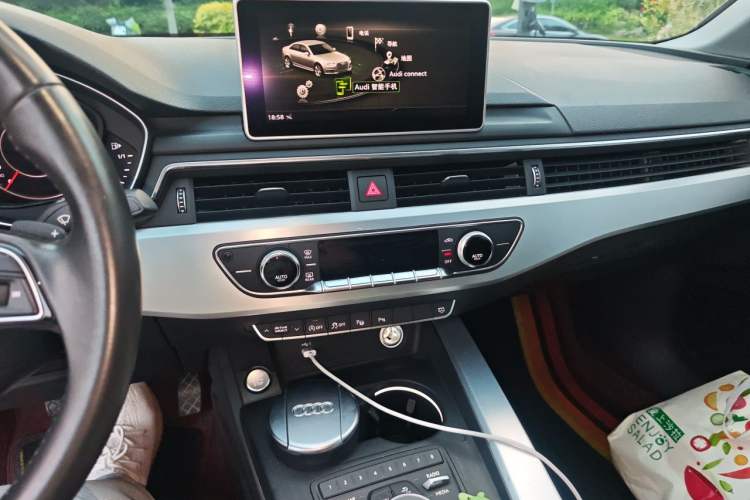 Used Audi A4L 2019 40 TFSI Fashion Edition China VI Emission Standard Audio And AC Panel