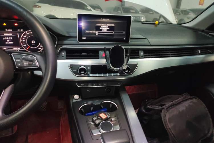Used Audi A4L 2019 40 TFSI Fashion Version China V Audio And AC Panel