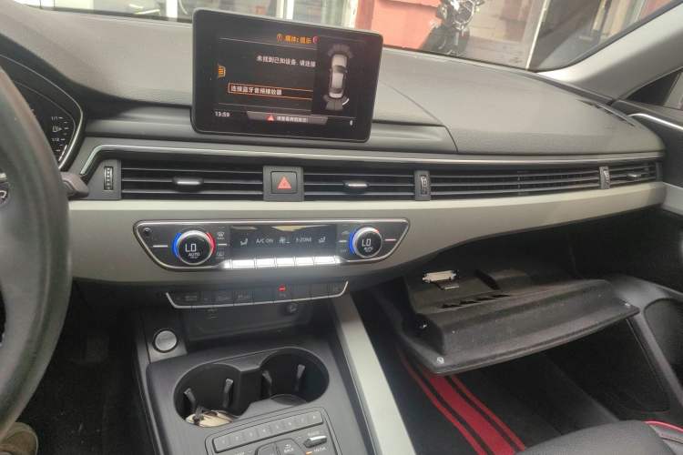 Used Audi A4L 2019 40 TFSI Fashion Edition China VI Emission Standard Audio And AC Panel