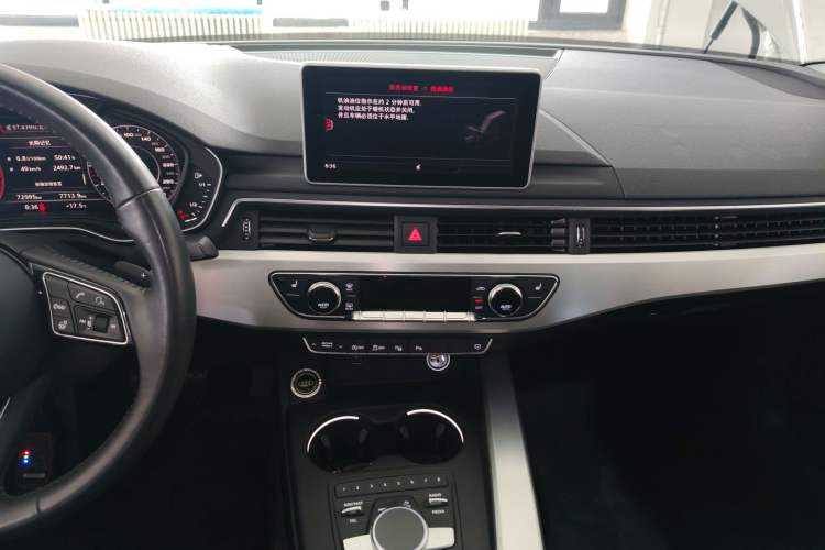 Used Audi A4L 2019 40 TFSI Fashion Edition China VI Emission Standard Audio And AC Panel
