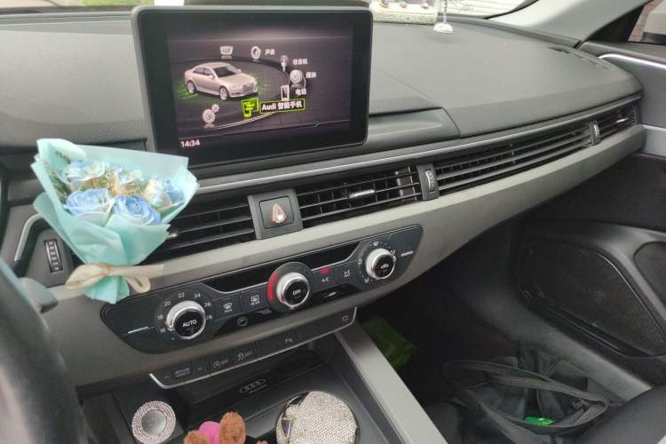Used Audi A4L 2019 40 TFSI Ambition China VI Audio And AC Panel