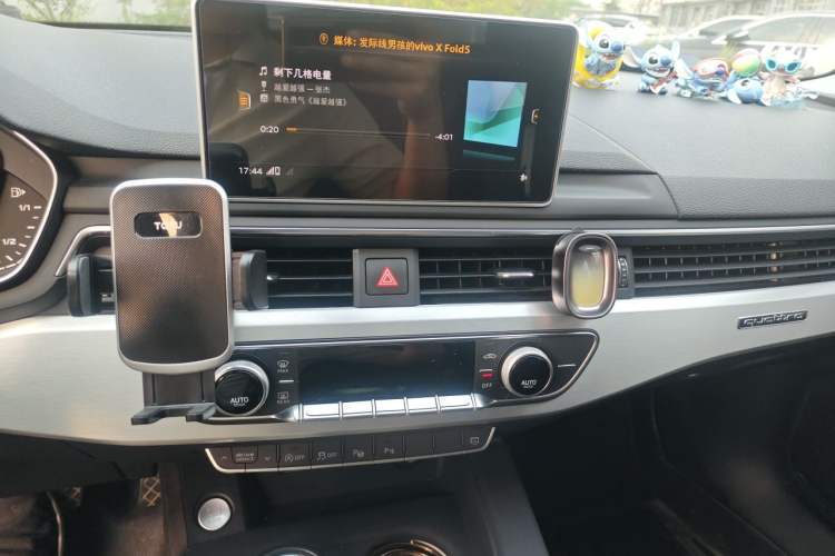 Used Audi A4L 2019 40 TFSI Fashion Edition China VI Emission Standard Audio And AC Panel