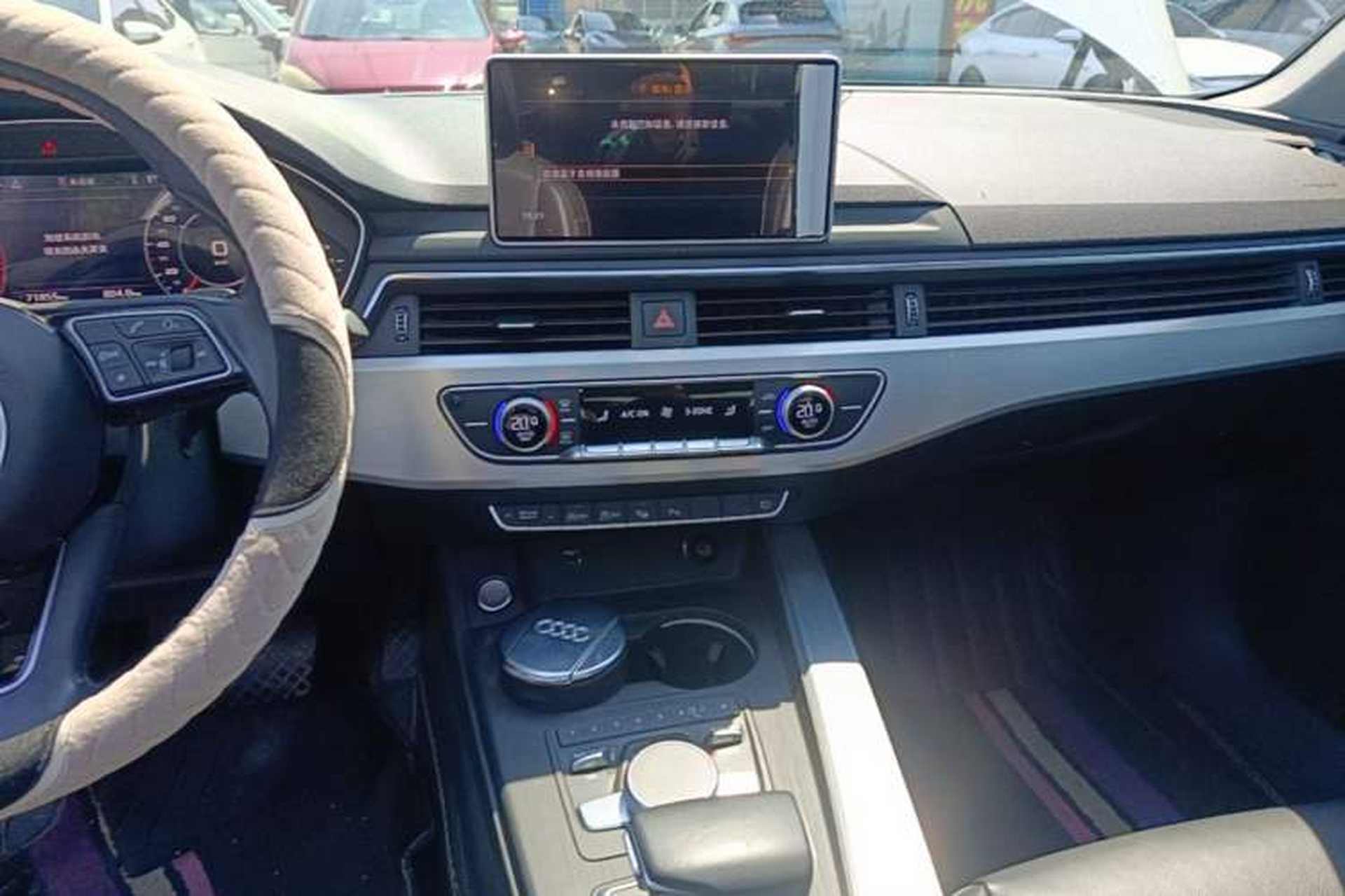 Used Audi A4L 2019 40 TFSI Fashion Edition China VI Emission Standard Audio And AC Panel