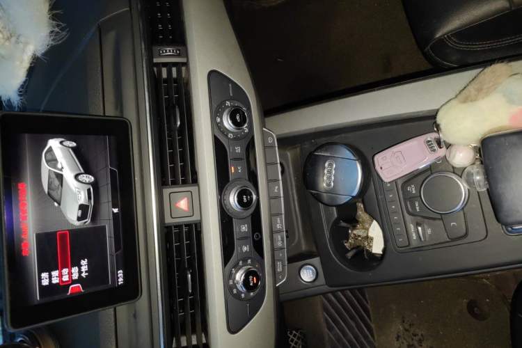 Used Audi A4L 2019 40 TFSI Ambition China VI Audio And AC Panel