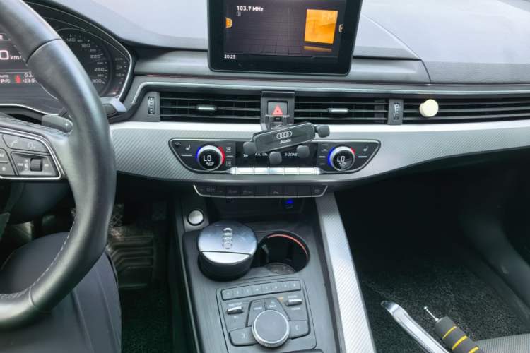 Used Audi A4L 2019 40 TFSI Ambition China VI Audio And AC Panel