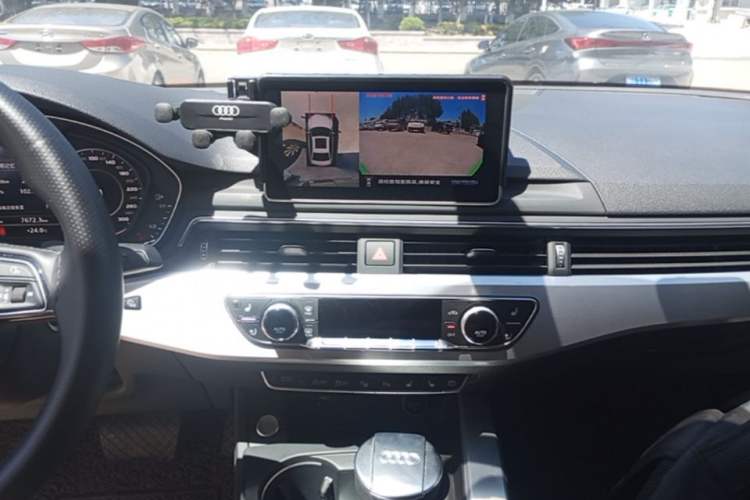 Used Audi A4L 2019 40 TFSI Fashion Edition China VI Emission Standard Audio And AC Panel