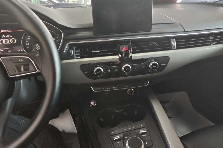 Used Audi A4L 2019 40 TFSI Ambition China VI Audio And AC Panel