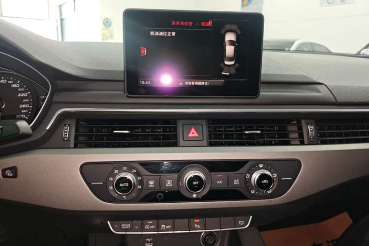 Used Audi A4L 2019 40 TFSI Ambition China VI Audio And AC Panel