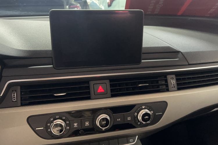 Used Audi A4L 2019 40 TFSI Ambition Version China V Audio And AC Panel