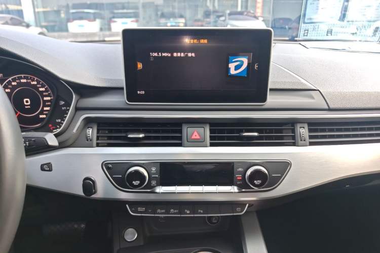 Used Audi A4L 2019 40 TFSI Fashion Edition China VI Emission Standard Audio And AC Panel