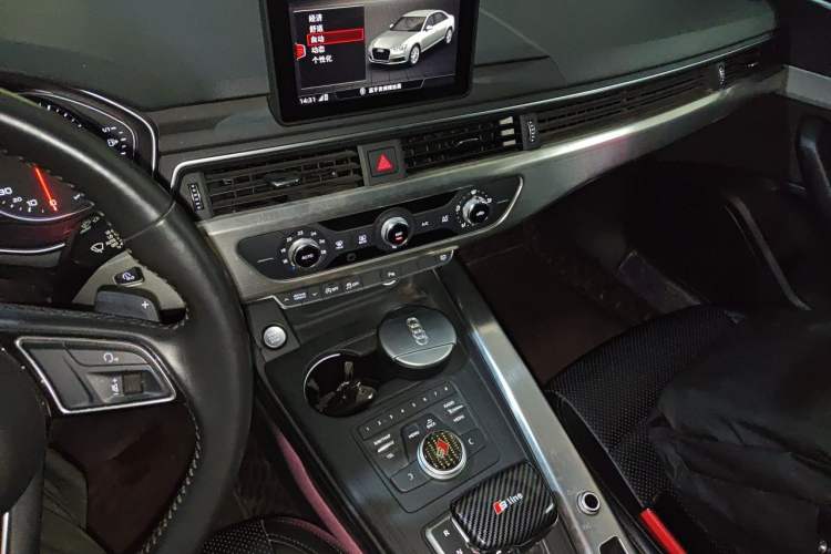 Used Audi A4L 2019 40 TFSI Ambition China VI Audio And AC Panel