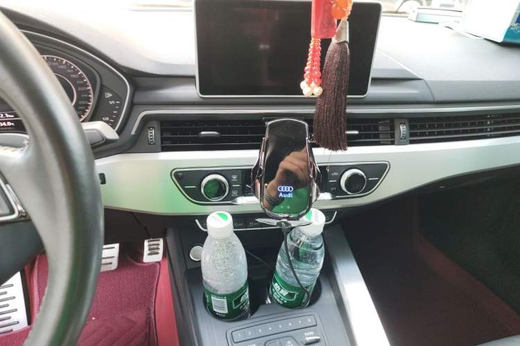 Used Audi A4L 2019 40 TFSI Fashion Edition China VI Emission Standard Audio And AC Panel